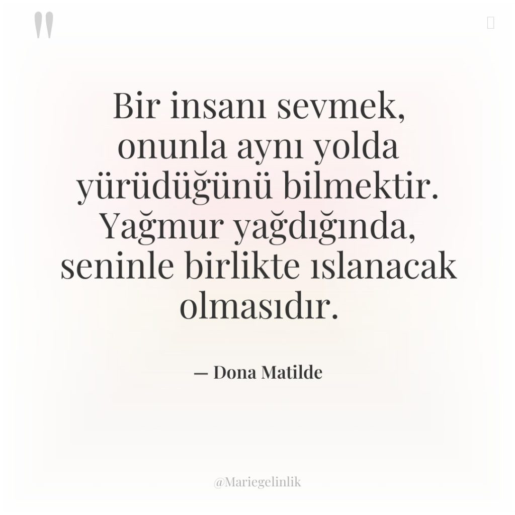 Bir insanı sevmek, onunla aynı yolda yürüdüğünü bilmektir. Yağmur yağdığında,…